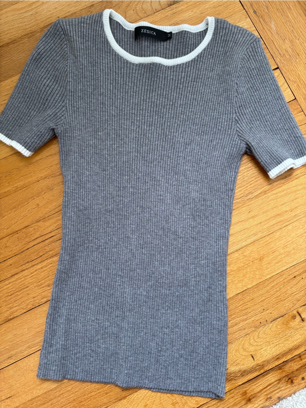Zesica Gray Ribbed Short Sleeve Tee with White Trim